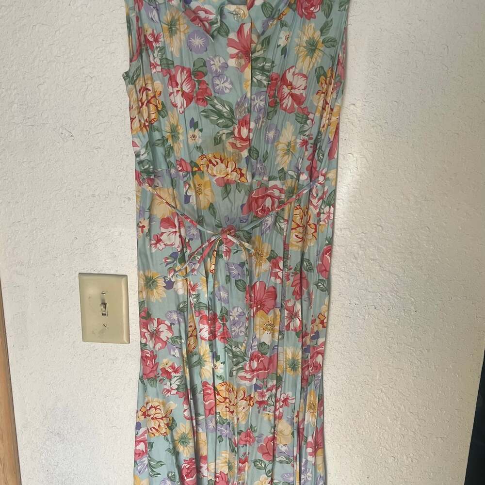 Vintage Erika Sleeveless Pastel Floral Button Front Midi Dress with Tie Waist